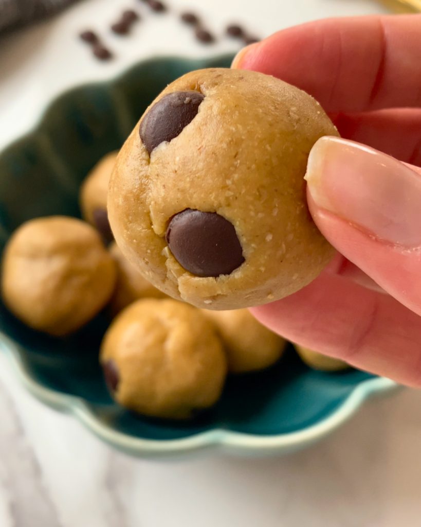 Healthy Edible Cookie Dough with Oats (4 ingredients)